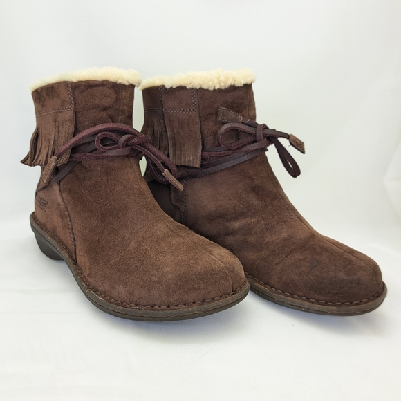 UGG Australia S/N 5749 Women's Suede Brown Leather Sheepskin Ankle Boots 9 - Picture 2 of 16